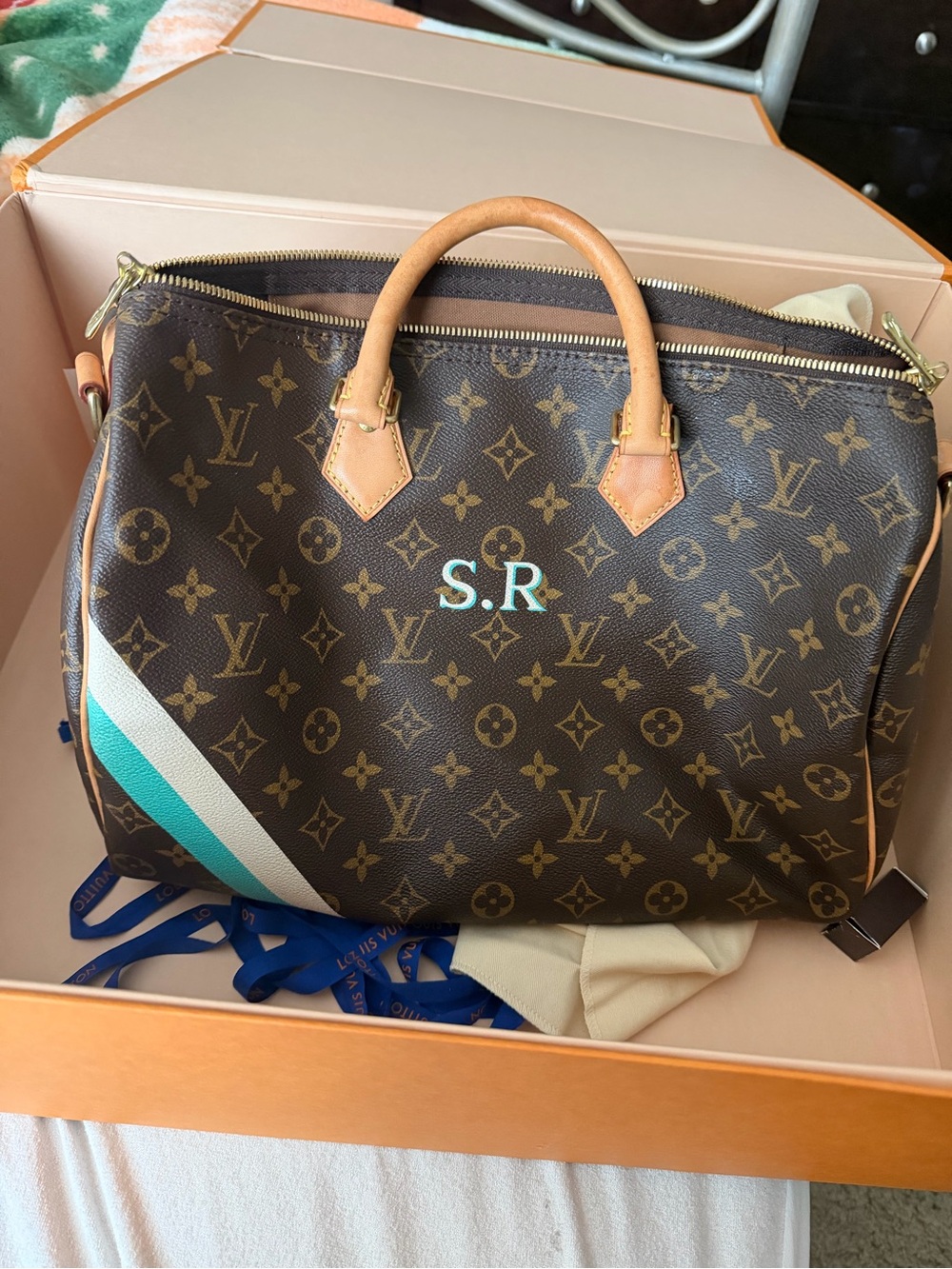Authentic Louis Vuitton Monogram Speedy 35 Bandouliere, year 2021-2022 lock/keys